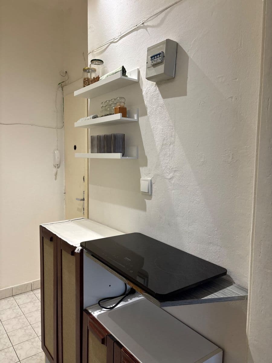 Prenájom bytu 1-izbový 26 m², Kouřimská, Praha, Praha Prenájom bytu 1-izbový 26 m², Kouřimská, Praha, Praha