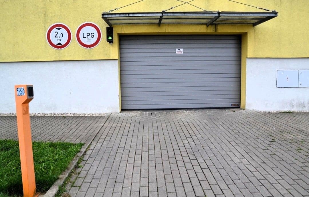 Predaj garáže 12 m², Praha, Praha Predaj garáže 12 m², Praha, Praha