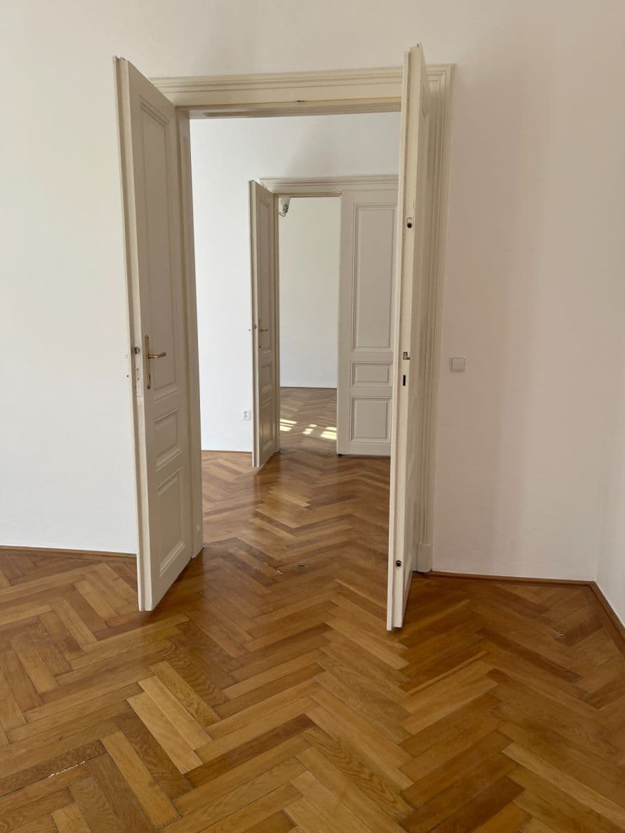 Prenájom bytu 5-izbový 121 m², Josefská, Brno, Jihomoravský kraj Prenájom bytu 5-izbový 121 m², Josefská, Brno, Jihomoravský kraj