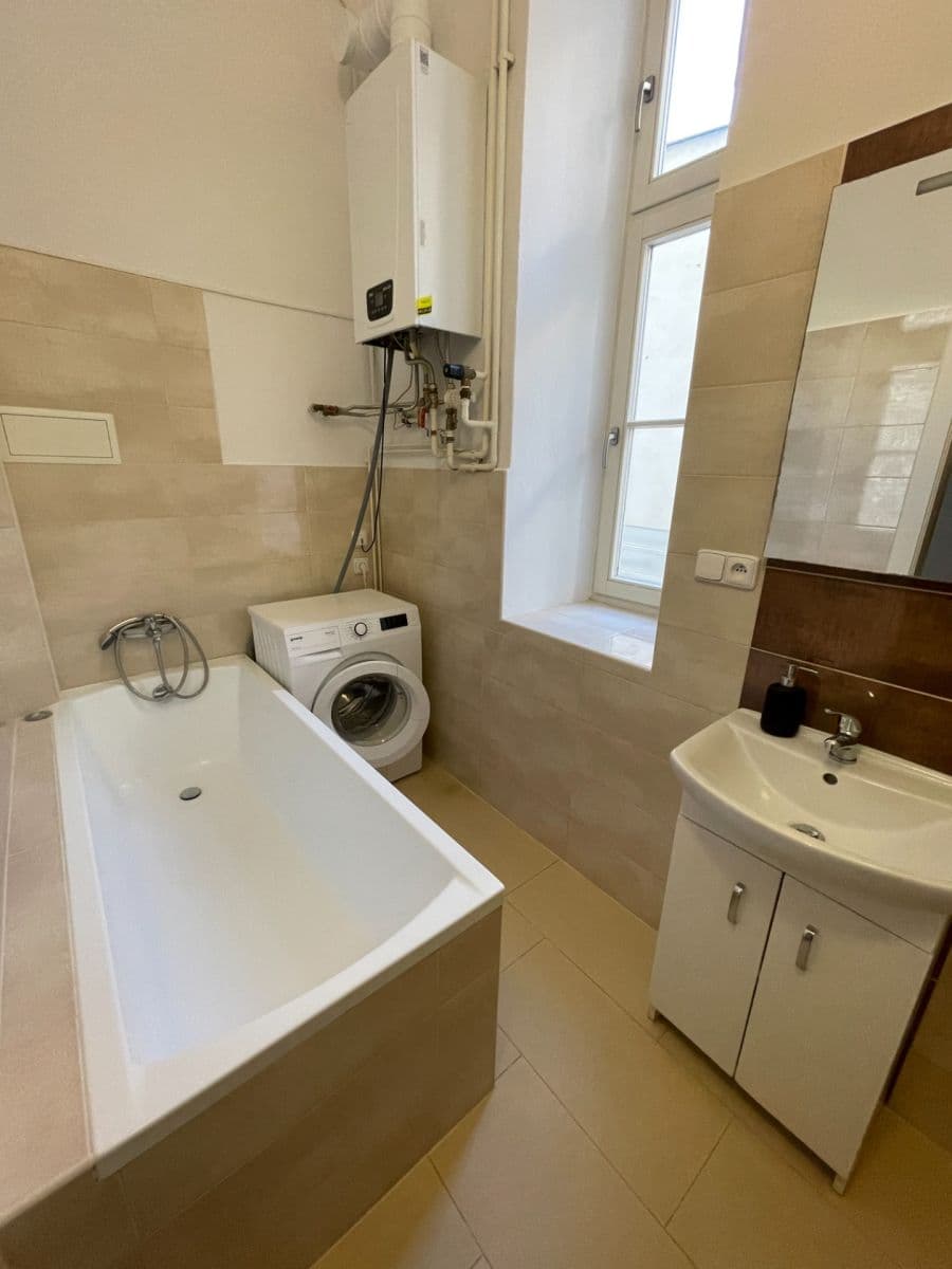 Prenájom bytu 5-izbový 121 m², Josefská, Brno, Jihomoravský kraj Prenájom bytu 5-izbový 121 m², Josefská, Brno, Jihomoravský kraj