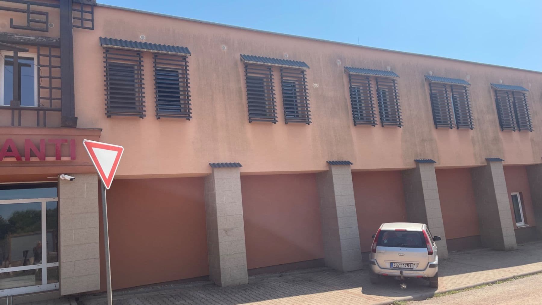 Prenájom nebytového priestoru 200 m², Náchodská, Dolní Radechová, Královéhradecký kraj Prenájom nebytového priestoru 200 m², Náchodská, Dolní Radechová, Královéhradecký kraj