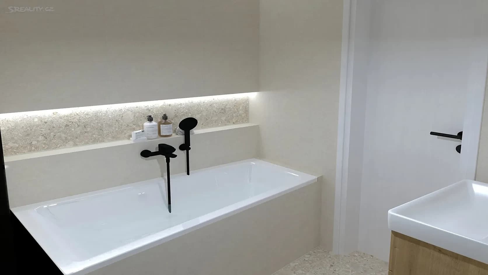 Predaj bytu 3-izbový 53 m², Makovského, Praha, Praha Predaj bytu 3-izbový 53 m², Makovského, Praha, Praha