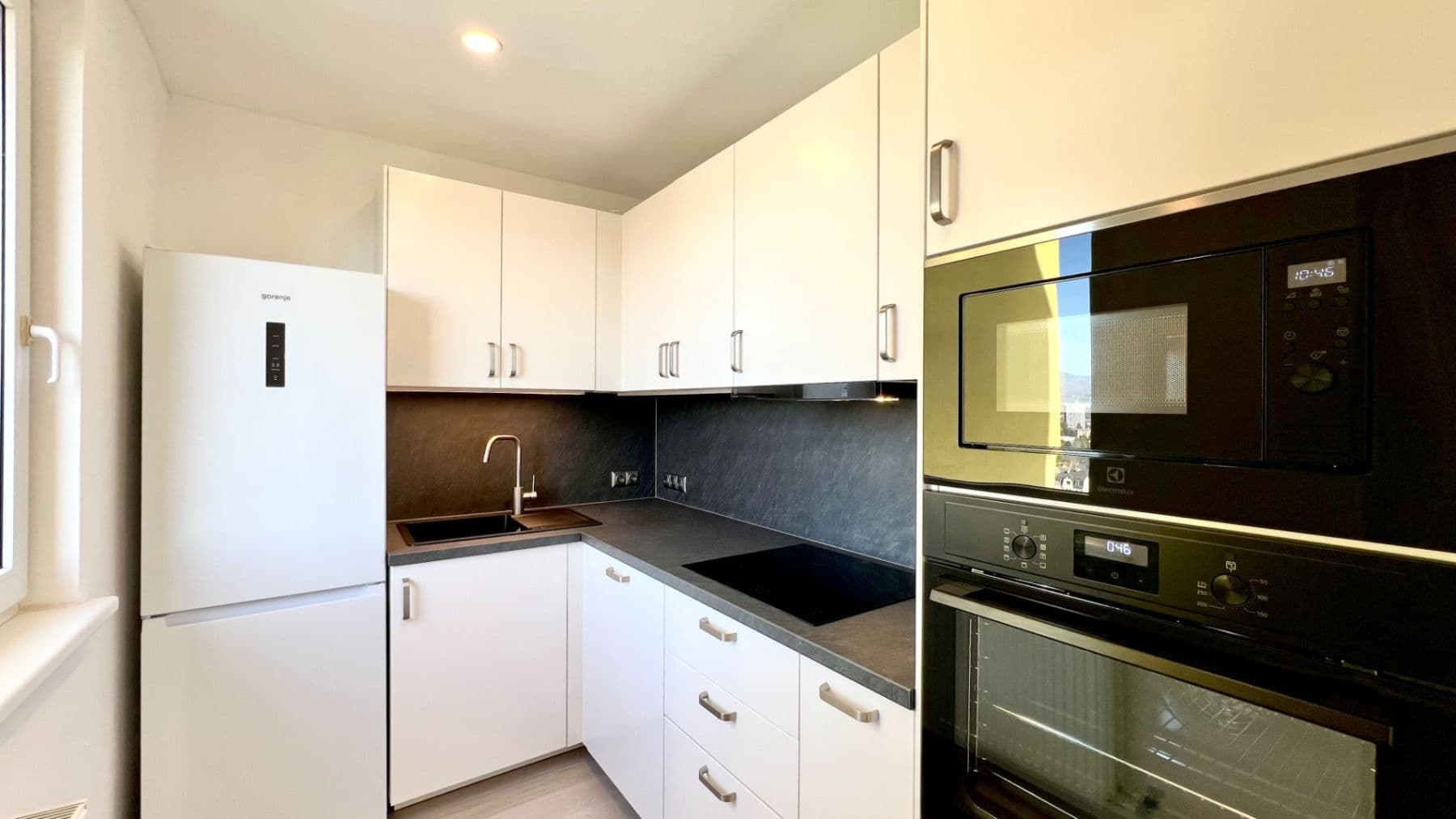 Prenájom bytu 2-izbový 39 m², Bezová, Liberec, Liberecký kraj Prenájom bytu 2-izbový 39 m², Bezová, Liberec, Liberecký kraj