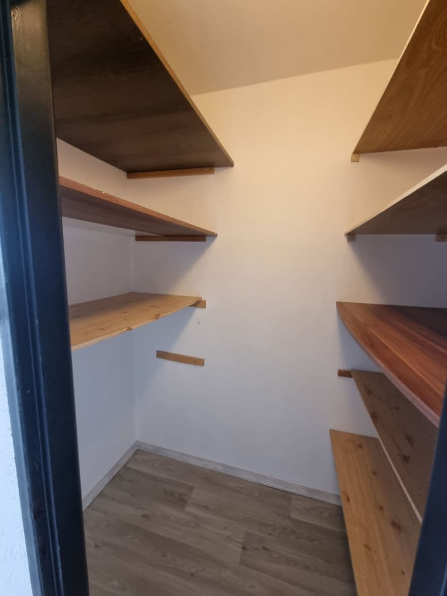 Prenájom bytu 3-izbový 63 m², Hněvkovského, Praha, Praha Prenájom bytu 3-izbový 63 m², Hněvkovského, Praha, Praha