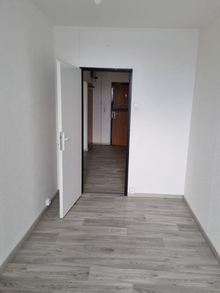 Prenájom bytu 3-izbový 63 m², Hněvkovského, Praha, Praha Prenájom bytu 3-izbový 63 m², Hněvkovského, Praha, Praha