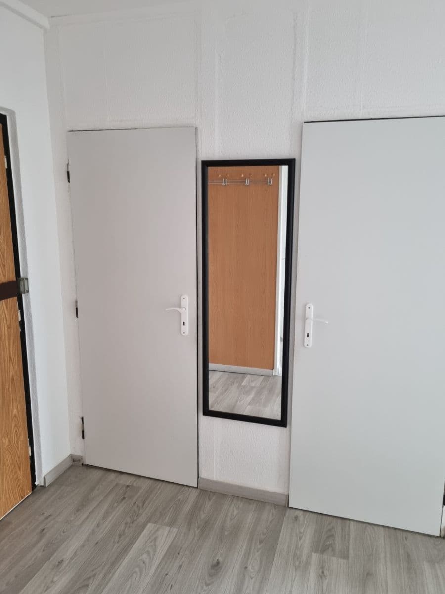 Prenájom bytu 3-izbový 63 m², Hněvkovského, Praha, Praha Prenájom bytu 3-izbový 63 m², Hněvkovského, Praha, Praha