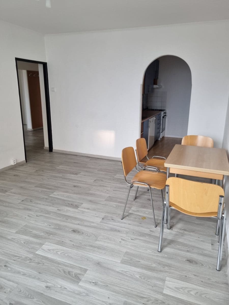 Prenájom bytu 3-izbový 63 m², Hněvkovského, Praha, Praha Prenájom bytu 3-izbový 63 m², Hněvkovského, Praha, Praha