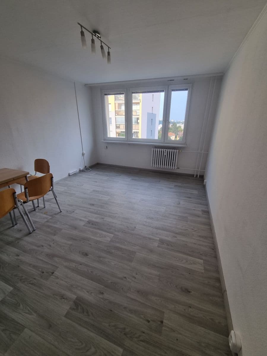 Prenájom bytu 3-izbový 63 m², Hněvkovského, Praha, Praha Prenájom bytu 3-izbový 63 m², Hněvkovského, Praha, Praha