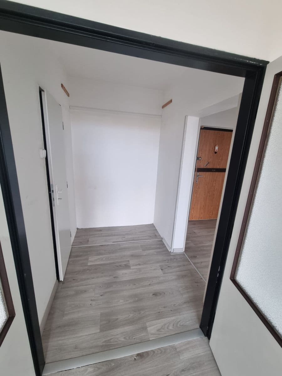 Prenájom bytu 3-izbový 63 m², Hněvkovského, Praha, Praha Prenájom bytu 3-izbový 63 m², Hněvkovského, Praha, Praha