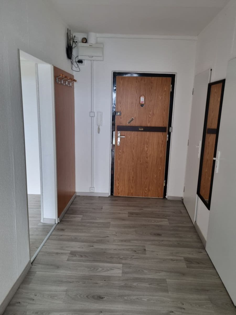 Prenájom bytu 3-izbový 63 m², Hněvkovského, Praha, Praha Prenájom bytu 3-izbový 63 m², Hněvkovského, Praha, Praha
