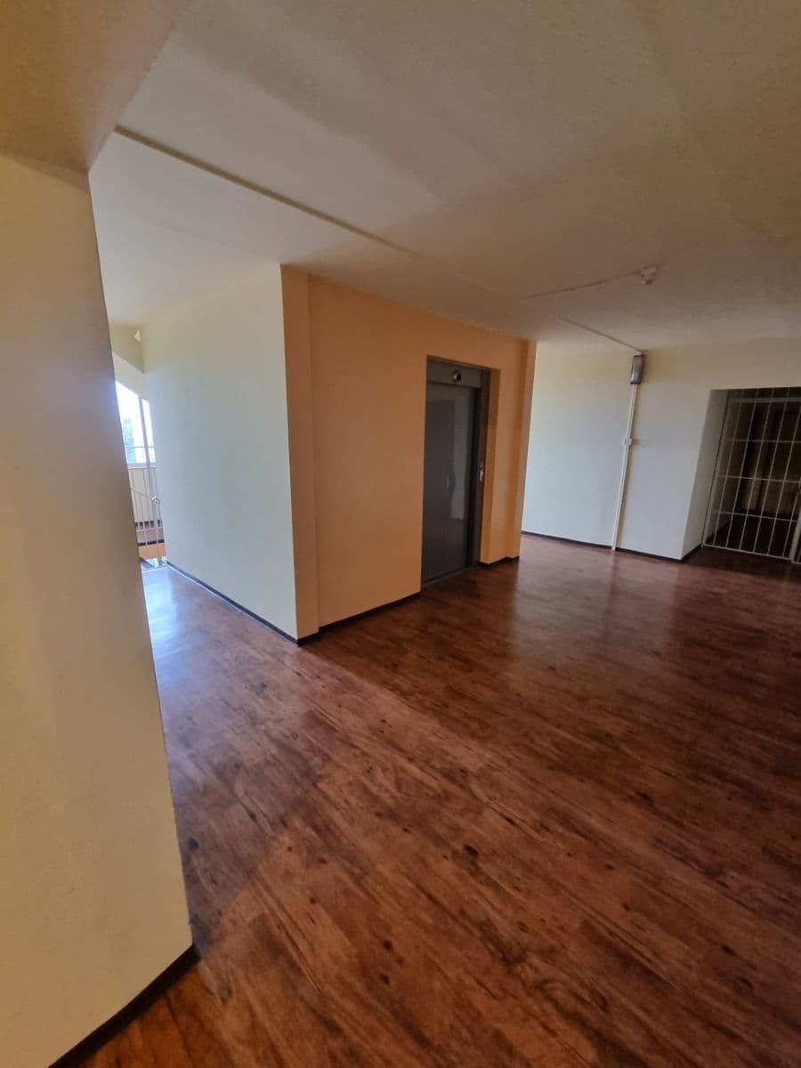 Prenájom bytu 3-izbový 63 m², Hněvkovského, Praha, Praha Prenájom bytu 3-izbový 63 m², Hněvkovského, Praha, Praha