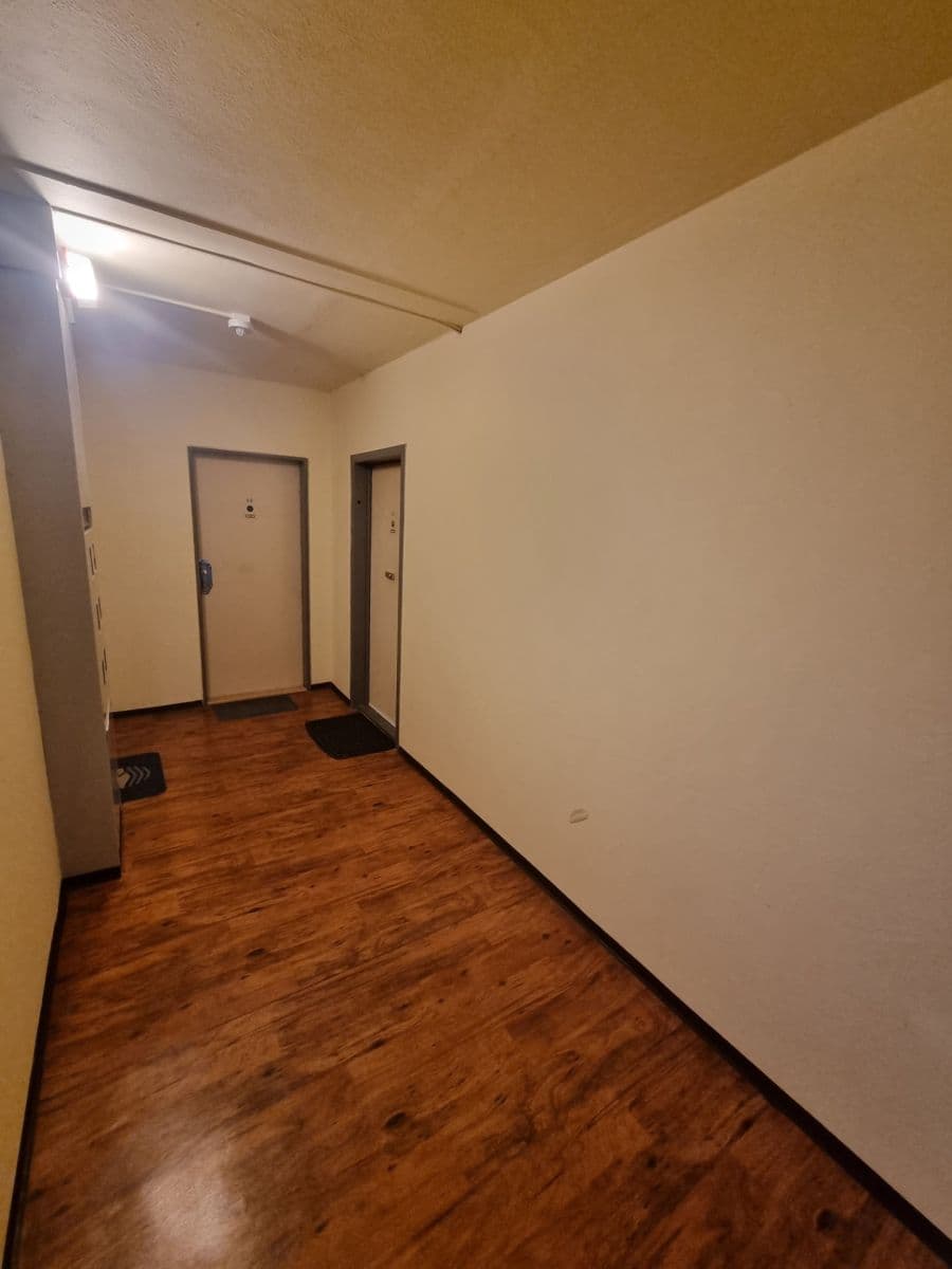 Prenájom bytu 3-izbový 63 m², Hněvkovského, Praha, Praha Prenájom bytu 3-izbový 63 m², Hněvkovského, Praha, Praha
