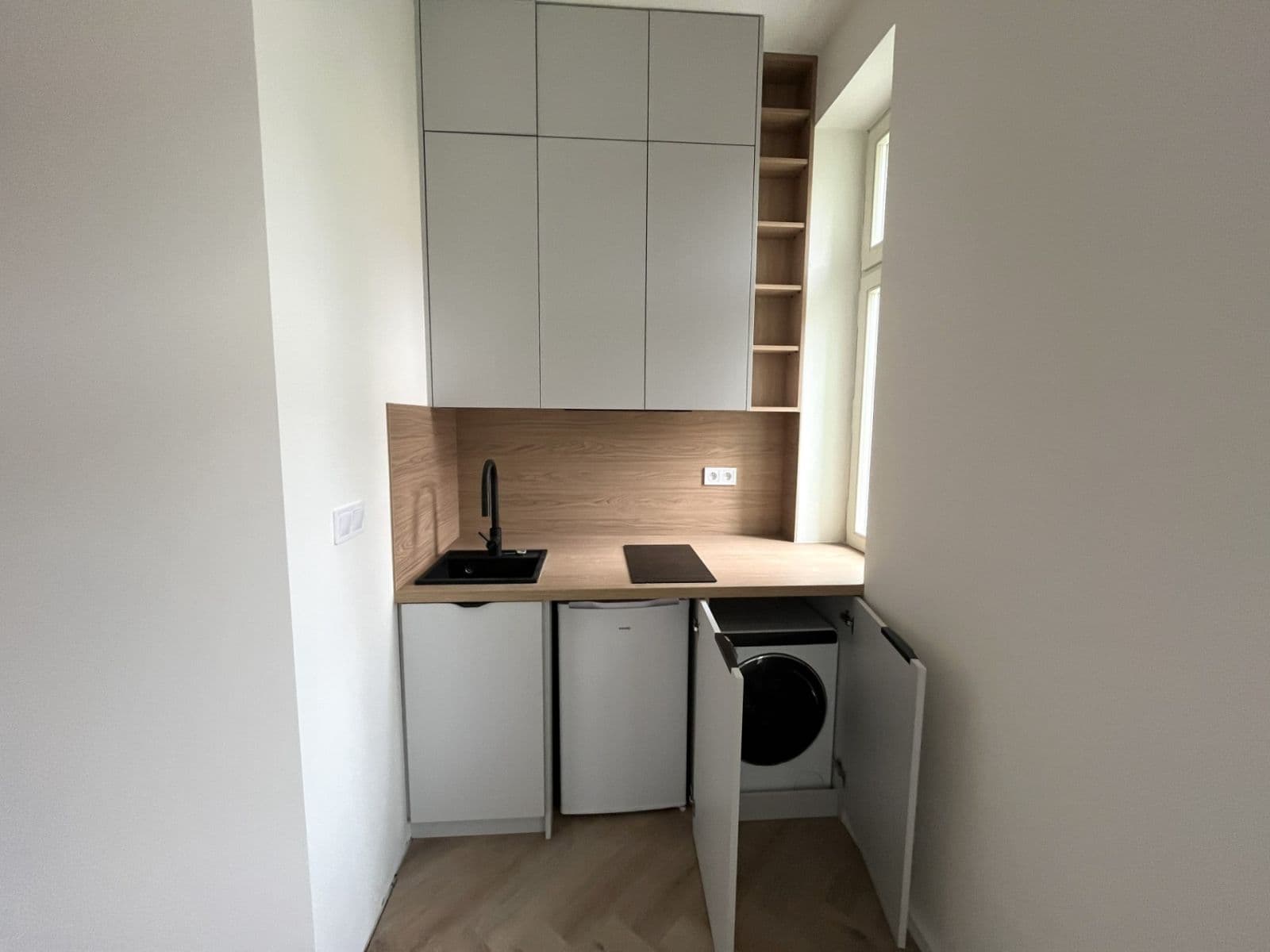 Prenájom bytu 1-izbový 18 m², Bořivojova, Praha, Praha Prenájom bytu 1-izbový 18 m², Bořivojova, Praha, Praha