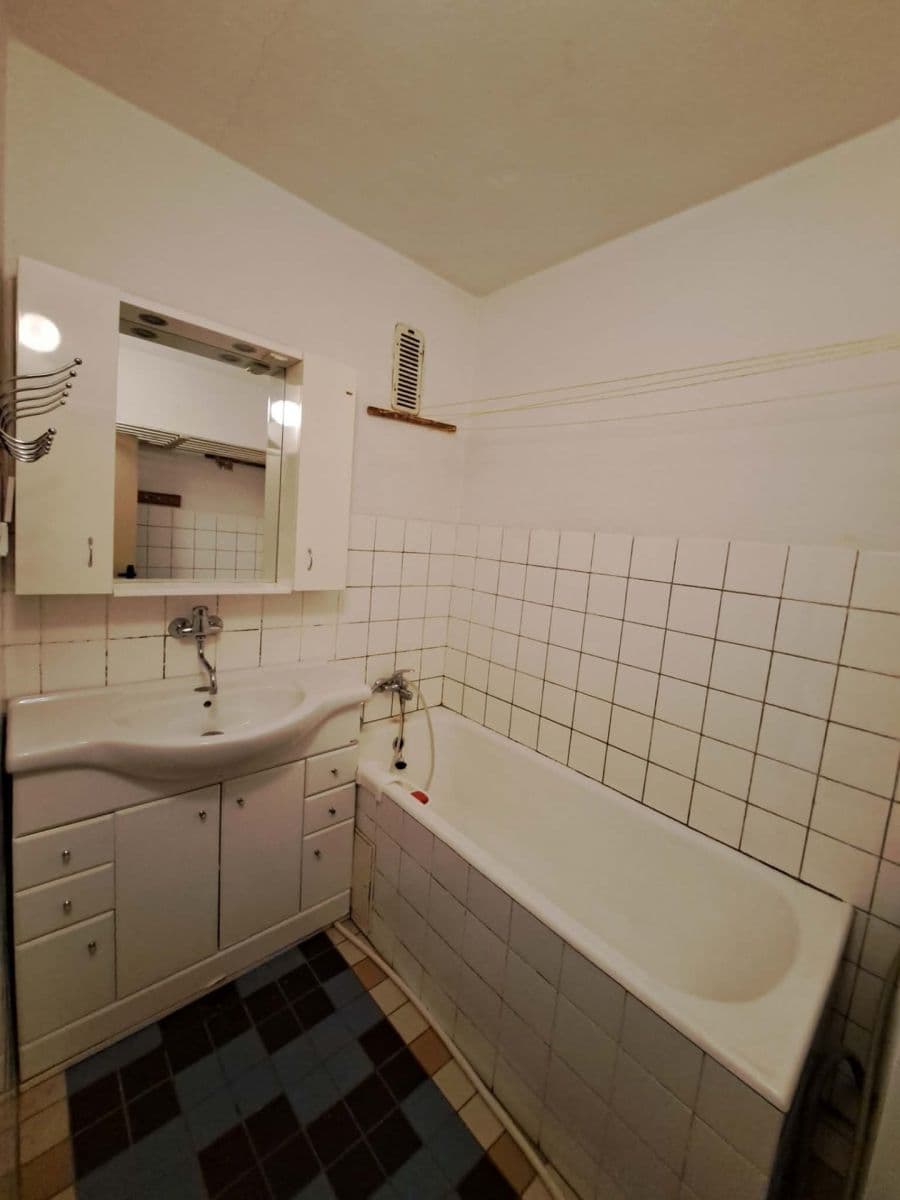 Prenájom bytu 3-izbový 96 m², Lipová alej, Písek, Jihočeský kraj Prenájom bytu 3-izbový 96 m², Lipová alej, Písek, Jihočeský kraj