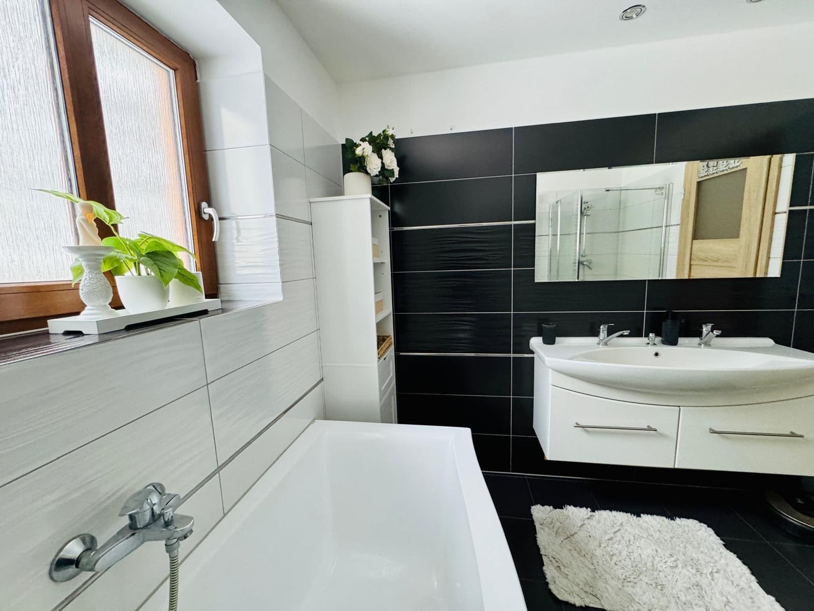 Prenájom domu 200 m², pozemok 1.000 m², Tři Sekery, Karlovarský kraj Prenájom domu 200 m², pozemok 1.000 m², Tři Sekery, Karlovarský kraj