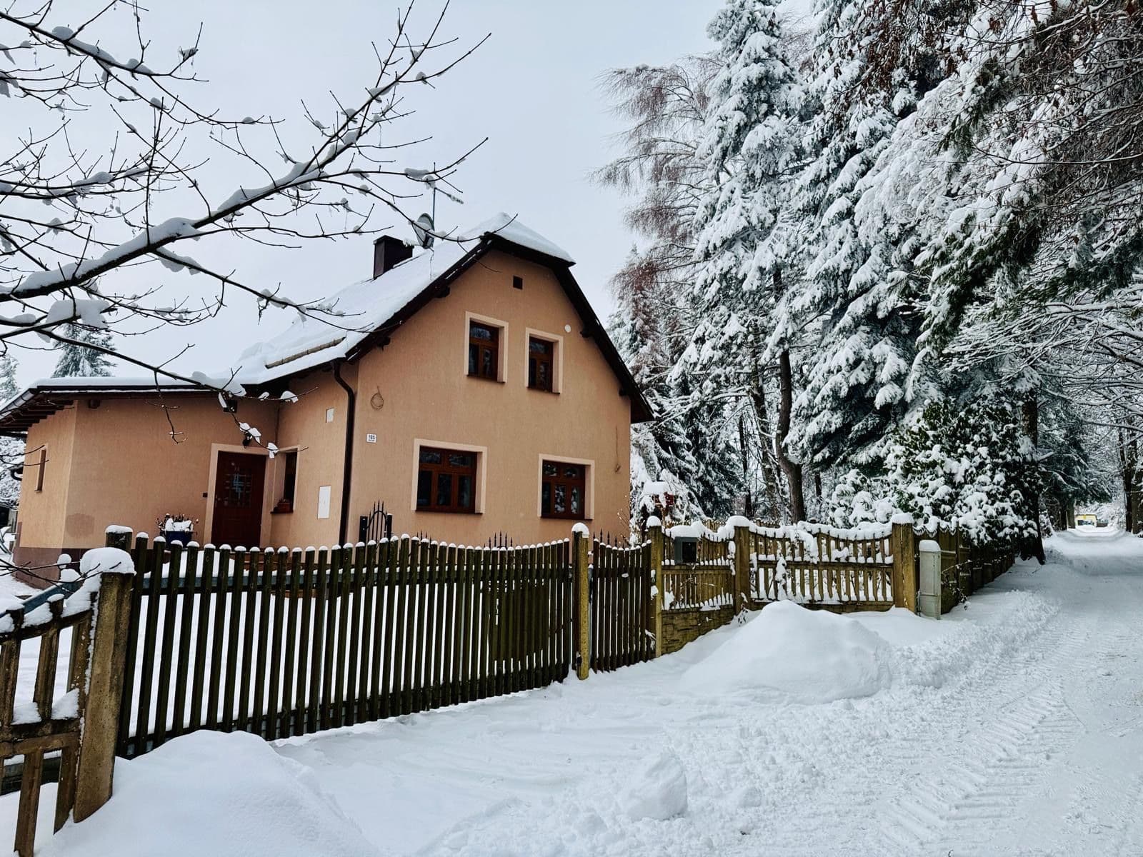 Prenájom domu 200 m², pozemok 1.000 m², Tři Sekery, Karlovarský kraj Prenájom domu 200 m², pozemok 1.000 m², Tři Sekery, Karlovarský kraj