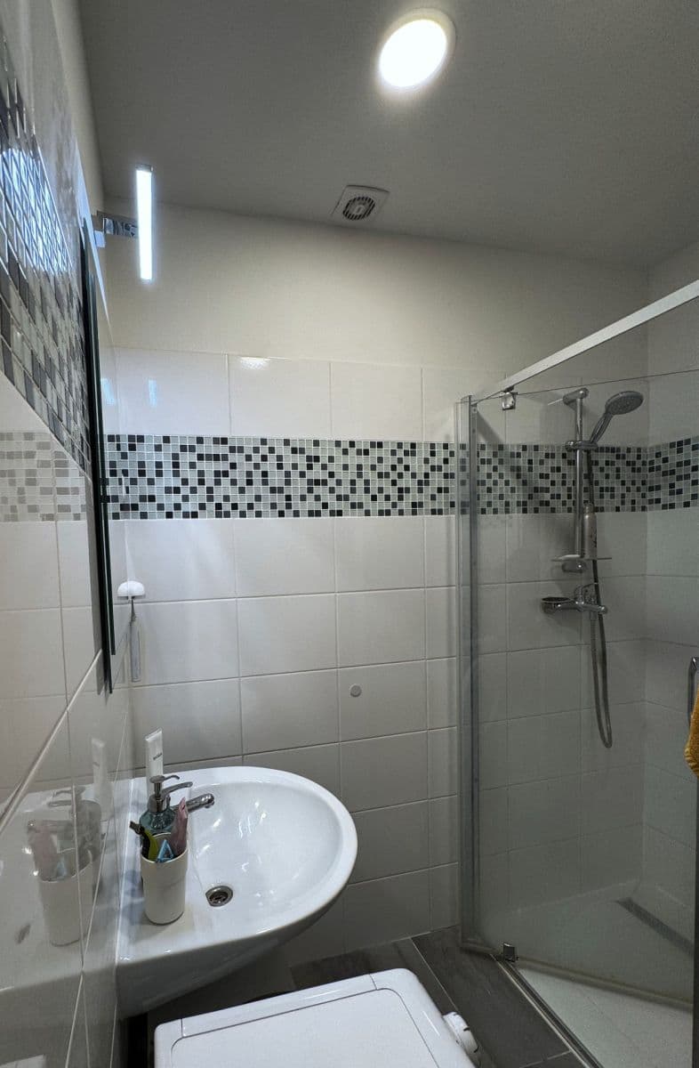 Prenájom bytu 1-izbový 34 m², Vrázova, Praha, Praha Prenájom bytu 1-izbový 34 m², Vrázova, Praha, Praha