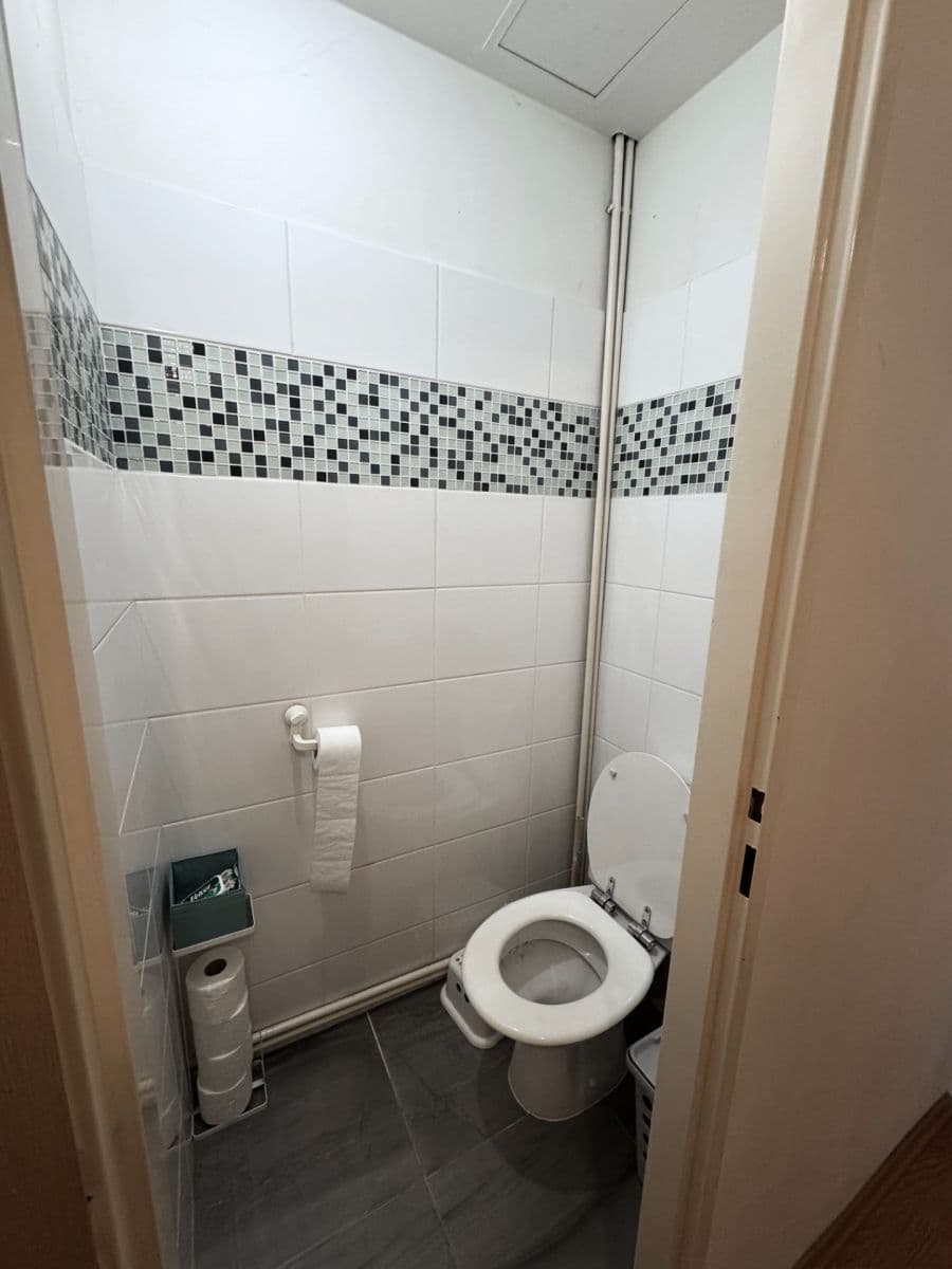Prenájom bytu 1-izbový 34 m², Vrázova, Praha, Praha Prenájom bytu 1-izbový 34 m², Vrázova, Praha, Praha