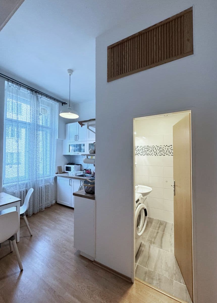 Prenájom bytu 1-izbový 34 m², Vrázova, Praha, Praha Prenájom bytu 1-izbový 34 m², Vrázova, Praha, Praha