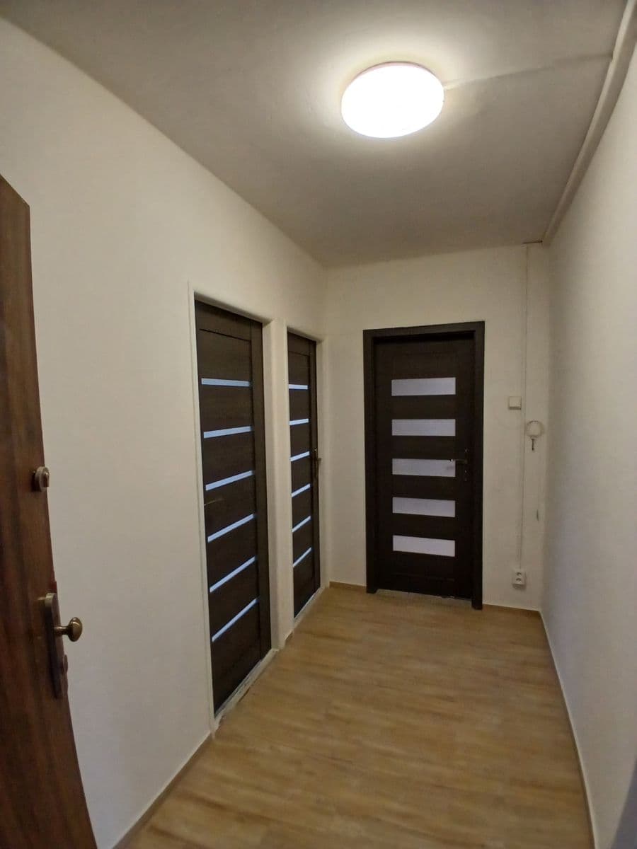 Prenájom bytu 3-izbový 55 m², K. H. Borovského, Most, Ústecký kraj Prenájom bytu 3-izbový 55 m², K. H. Borovského, Most, Ústecký kraj