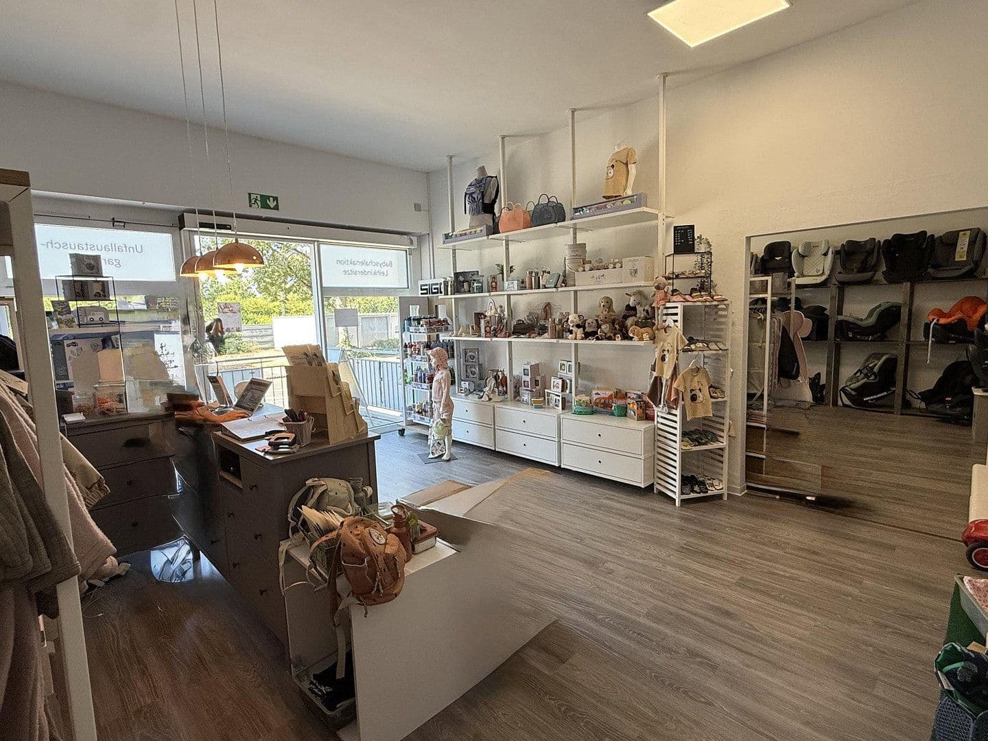 Prenájom kancelárie 150 m², Esslingerstr. 51, Altbach, Bádensko-Wurttembersko Prenájom kancelárie 150 m², Esslingerstr. 51, Altbach, Bádensko-Wurttembersko