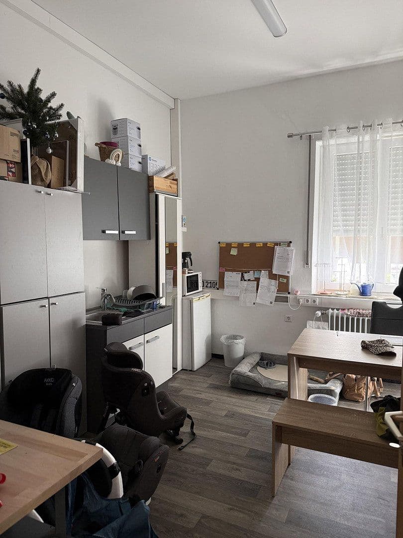 Prenájom kancelárie 150 m², Esslingerstr. 51, Altbach, Bádensko-Wurttembersko Prenájom kancelárie 150 m², Esslingerstr. 51, Altbach, Bádensko-Wurttembersko