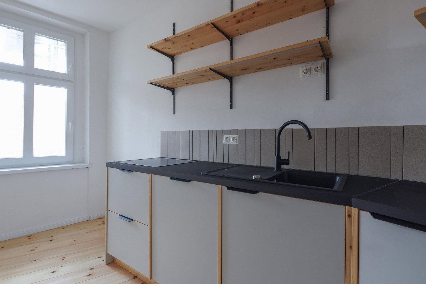 Prenájom bytu 2-izbový 68 m², Holländerstraße 24, Berlin, Berlín Prenájom bytu 2-izbový 68 m², Holländerstraße 24, Berlin, Berlín