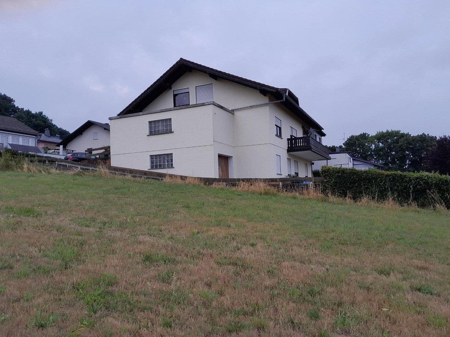 Predaj domu 240 m², pozemok 667 m², Bodener Weg 51, Ruppach-Goldhausen, Porýnie-Falcko Predaj domu 240 m², pozemok 667 m², Bodener Weg 51, Ruppach-Goldhausen, Porýnie-Falcko
