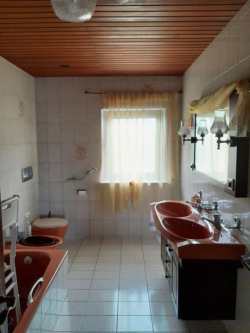 Predaj domu 240 m², pozemok 667 m², Bodener Weg 51, Ruppach-Goldhausen, Porýnie-Falcko Predaj domu 240 m², pozemok 667 m², Bodener Weg 51, Ruppach-Goldhausen, Porýnie-Falcko