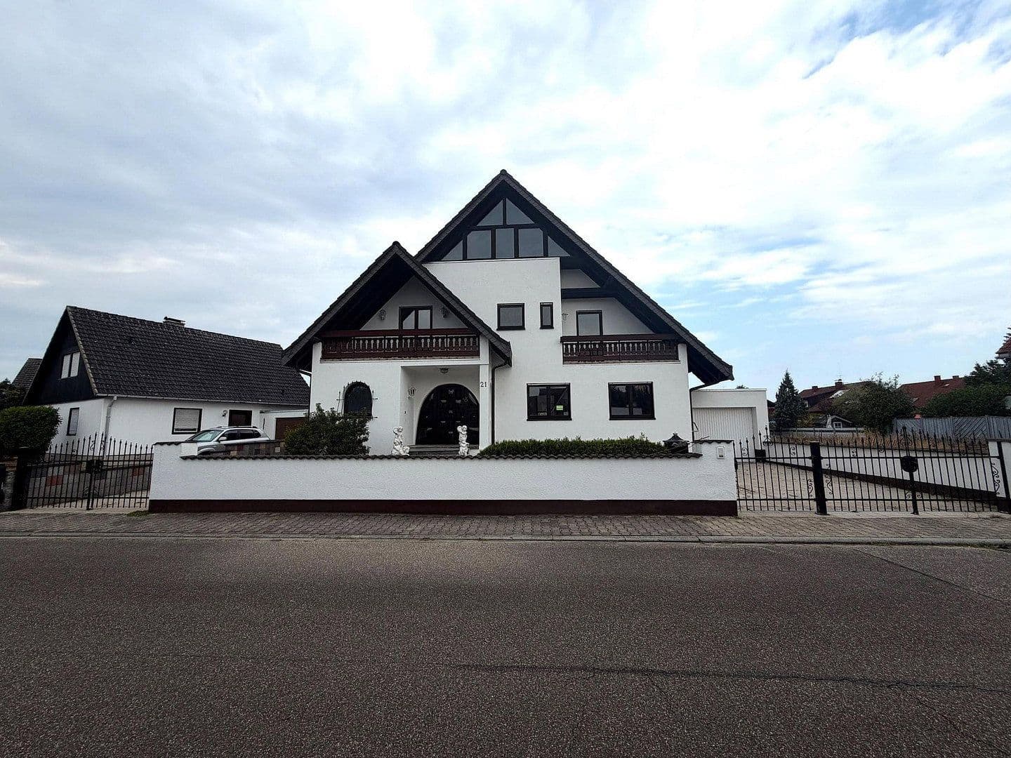 Predaj domu 220 m², pozemok 573 m², Kirchfeldring 21, Altlußheim, Bádensko-Wurttembersko Predaj domu 220 m², pozemok 573 m², Kirchfeldring 21, Altlußheim, Bádensko-Wurttembersko