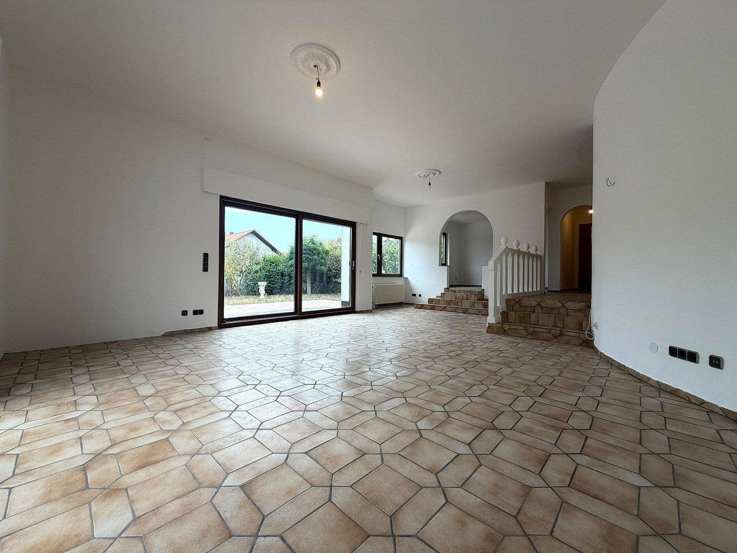 Predaj domu 220 m², pozemok 573 m², Kirchfeldring 21, Altlußheim, Bádensko-Wurttembersko Predaj domu 220 m², pozemok 573 m², Kirchfeldring 21, Altlußheim, Bádensko-Wurttembersko