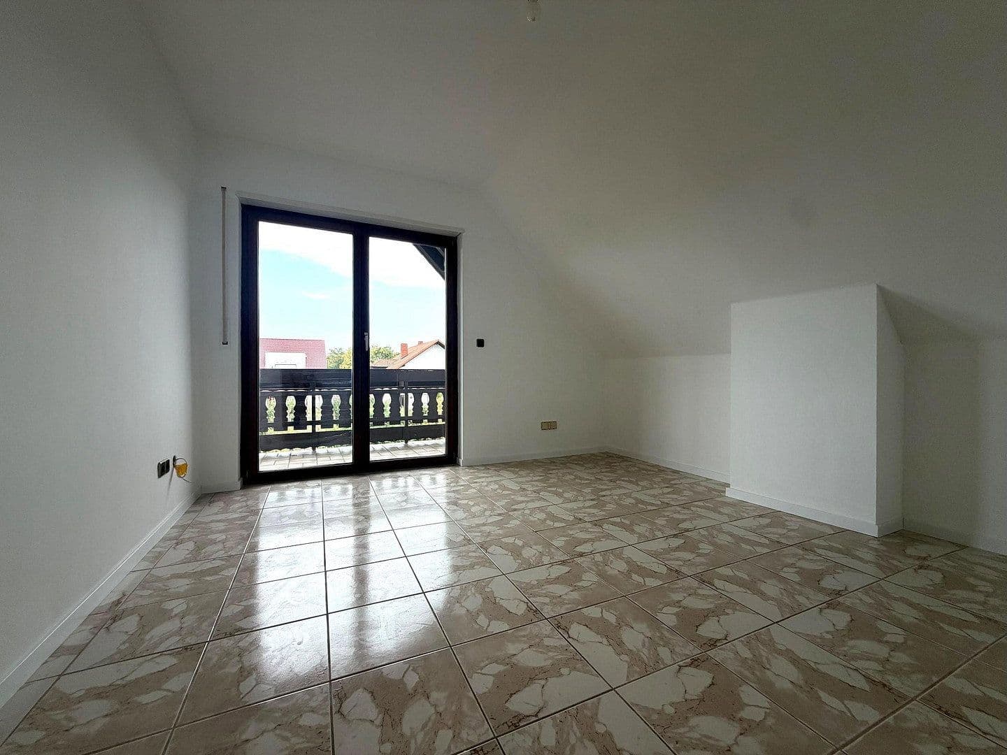 Predaj domu 220 m², pozemok 573 m², Kirchfeldring 21, Altlußheim, Bádensko-Wurttembersko Predaj domu 220 m², pozemok 573 m², Kirchfeldring 21, Altlußheim, Bádensko-Wurttembersko
