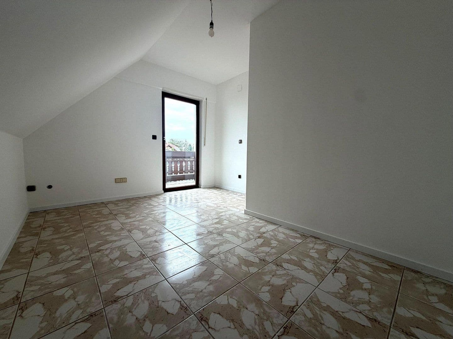 Predaj domu 220 m², pozemok 573 m², Kirchfeldring 21, Altlußheim, Bádensko-Wurttembersko Predaj domu 220 m², pozemok 573 m², Kirchfeldring 21, Altlußheim, Bádensko-Wurttembersko