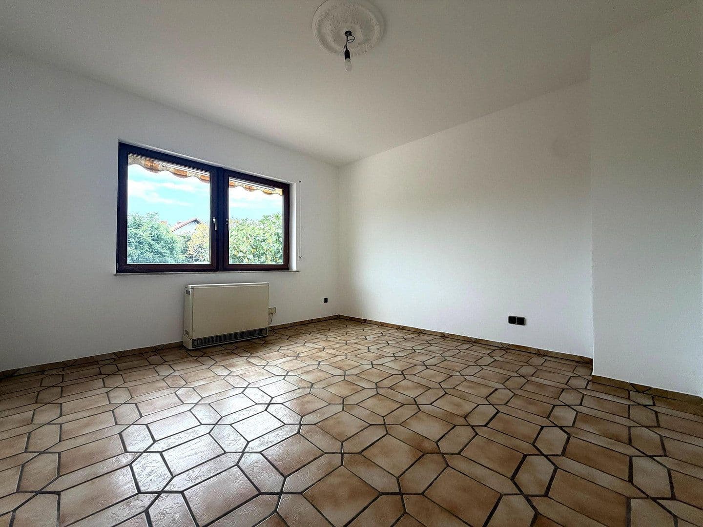 Predaj domu 220 m², pozemok 573 m², Kirchfeldring 21, Altlußheim, Bádensko-Wurttembersko Predaj domu 220 m², pozemok 573 m², Kirchfeldring 21, Altlußheim, Bádensko-Wurttembersko