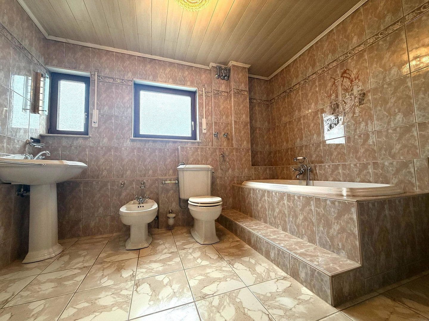 Predaj domu 220 m², pozemok 573 m², Kirchfeldring 21, Altlußheim, Bádensko-Wurttembersko Predaj domu 220 m², pozemok 573 m², Kirchfeldring 21, Altlußheim, Bádensko-Wurttembersko