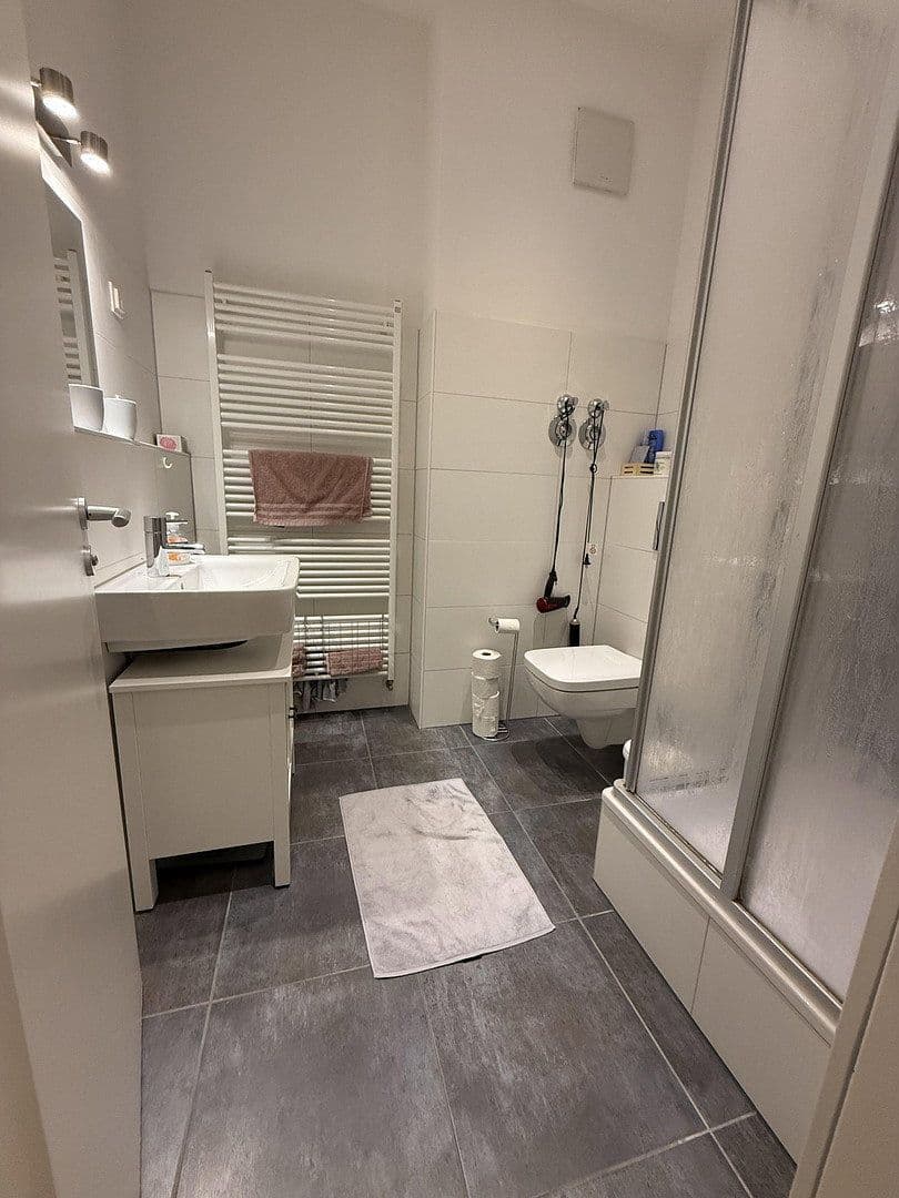 Prenájom bytu 3-izbový 135 m², Berlin, Berlín Prenájom bytu 3-izbový 135 m², Berlin, Berlín