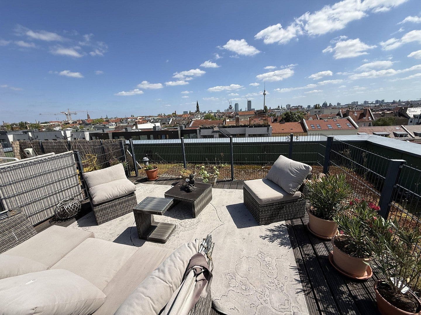 Prenájom bytu 3-izbový 135 m², Berlin, Berlín Prenájom bytu 3-izbový 135 m², Berlin, Berlín
