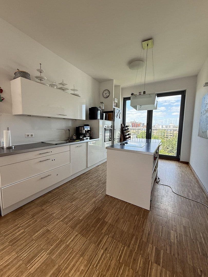 Prenájom bytu 3-izbový 135 m², Berlin, Berlín Prenájom bytu 3-izbový 135 m², Berlin, Berlín
