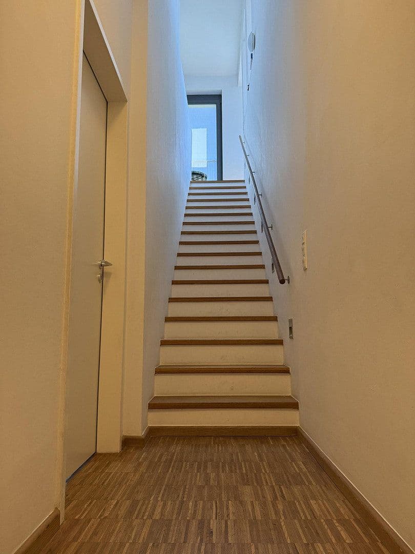 Prenájom bytu 3-izbový 135 m², Berlin, Berlín Prenájom bytu 3-izbový 135 m², Berlin, Berlín