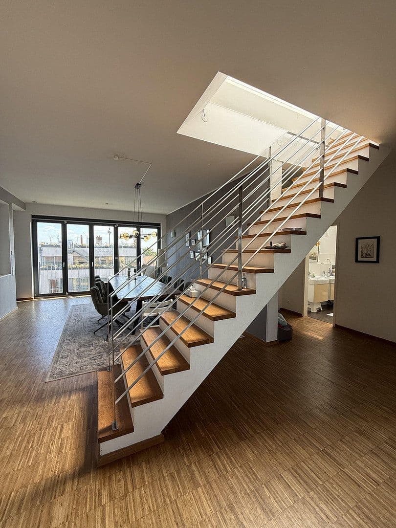 Prenájom bytu 3-izbový 135 m², Berlin, Berlín Prenájom bytu 3-izbový 135 m², Berlin, Berlín