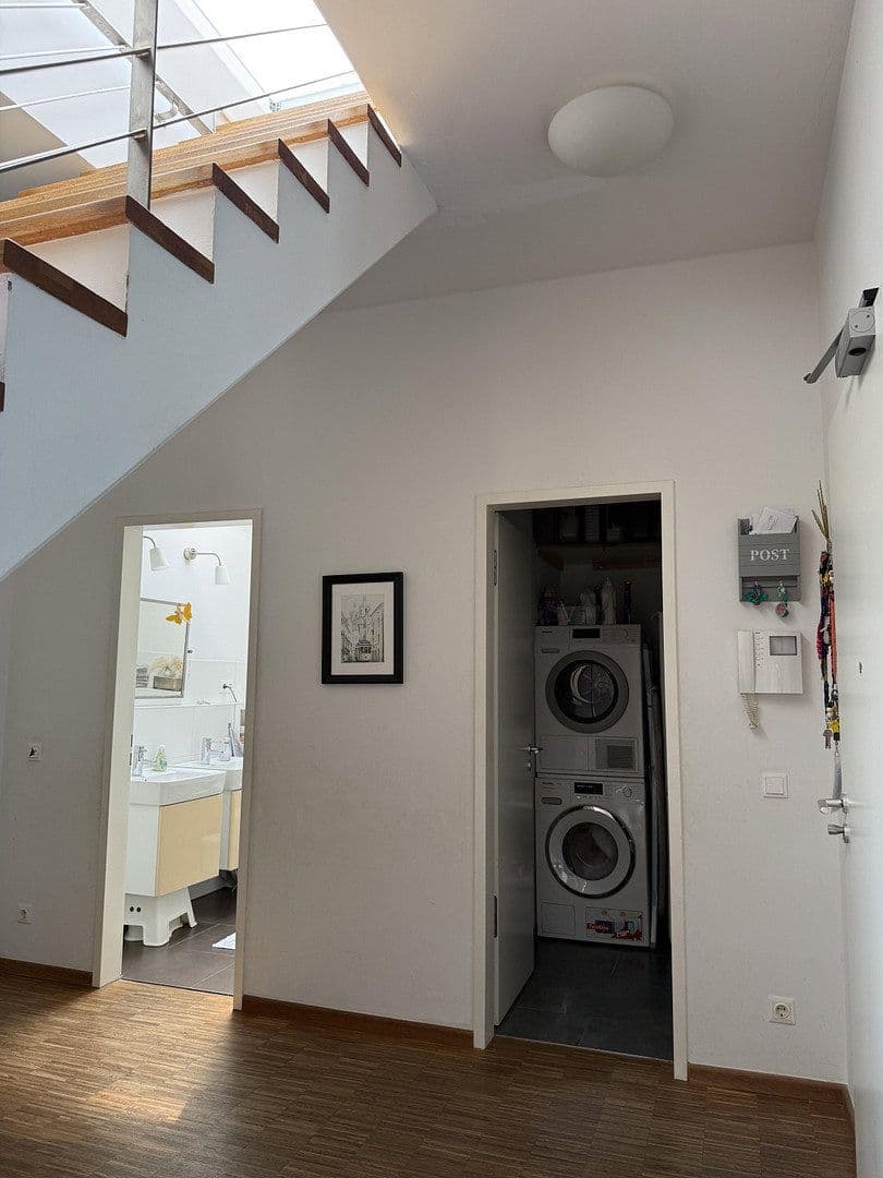 Prenájom bytu 3-izbový 135 m², Berlin, Berlín Prenájom bytu 3-izbový 135 m², Berlin, Berlín