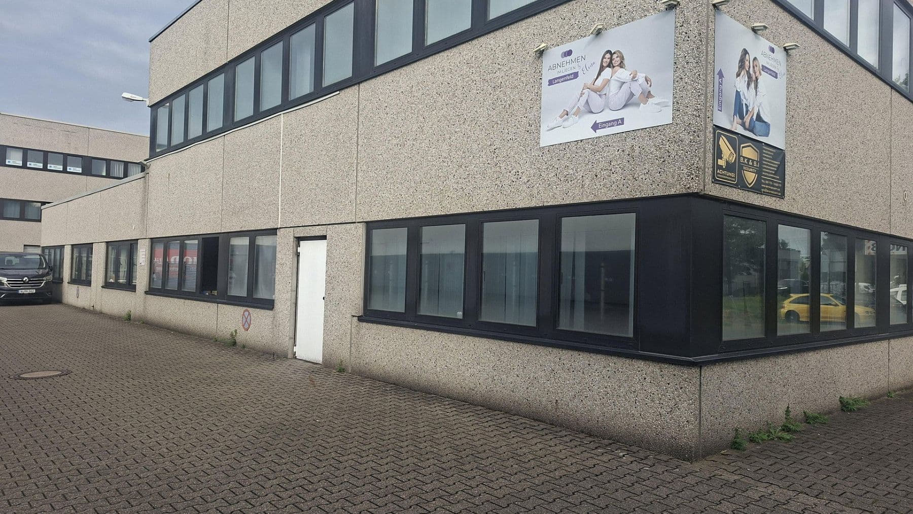 Prenájom nebytového priestoru 530 m², Raiffeisenstr. 3a, Langenfeld (Rheinland), Severné Porýnie - Westfálsko Prenájom nebytového priestoru 530 m², Raiffeisenstr. 3a, Langenfeld (Rheinland), Severné Porýnie - Westfálsko