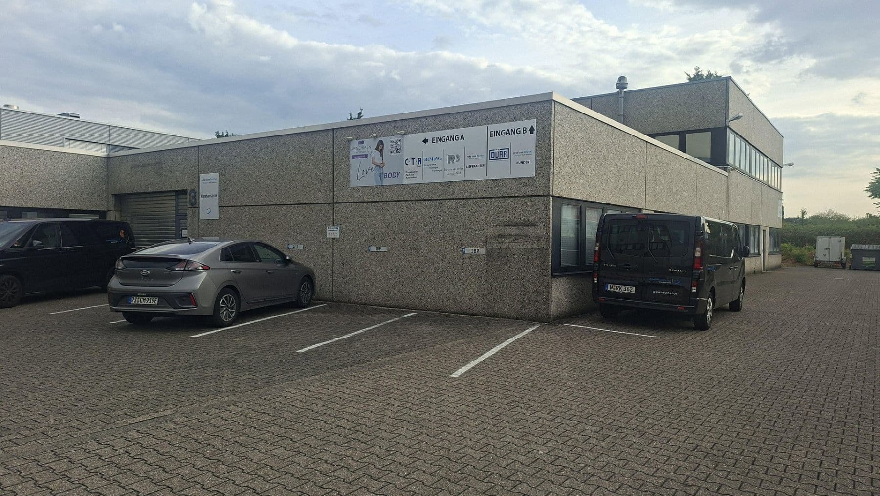 Prenájom nebytového priestoru 530 m², Raiffeisenstr. 3a, Langenfeld (Rheinland), Severné Porýnie - Westfálsko Prenájom nebytového priestoru 530 m², Raiffeisenstr. 3a, Langenfeld (Rheinland), Severné Porýnie - Westfálsko