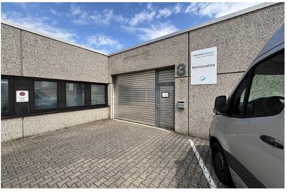 Prenájom nebytového priestoru 530 m², Raiffeisenstr. 3a, Langenfeld (Rheinland), Severné Porýnie - Westfálsko Prenájom nebytového priestoru 530 m², Raiffeisenstr. 3a, Langenfeld (Rheinland), Severné Porýnie - Westfálsko
