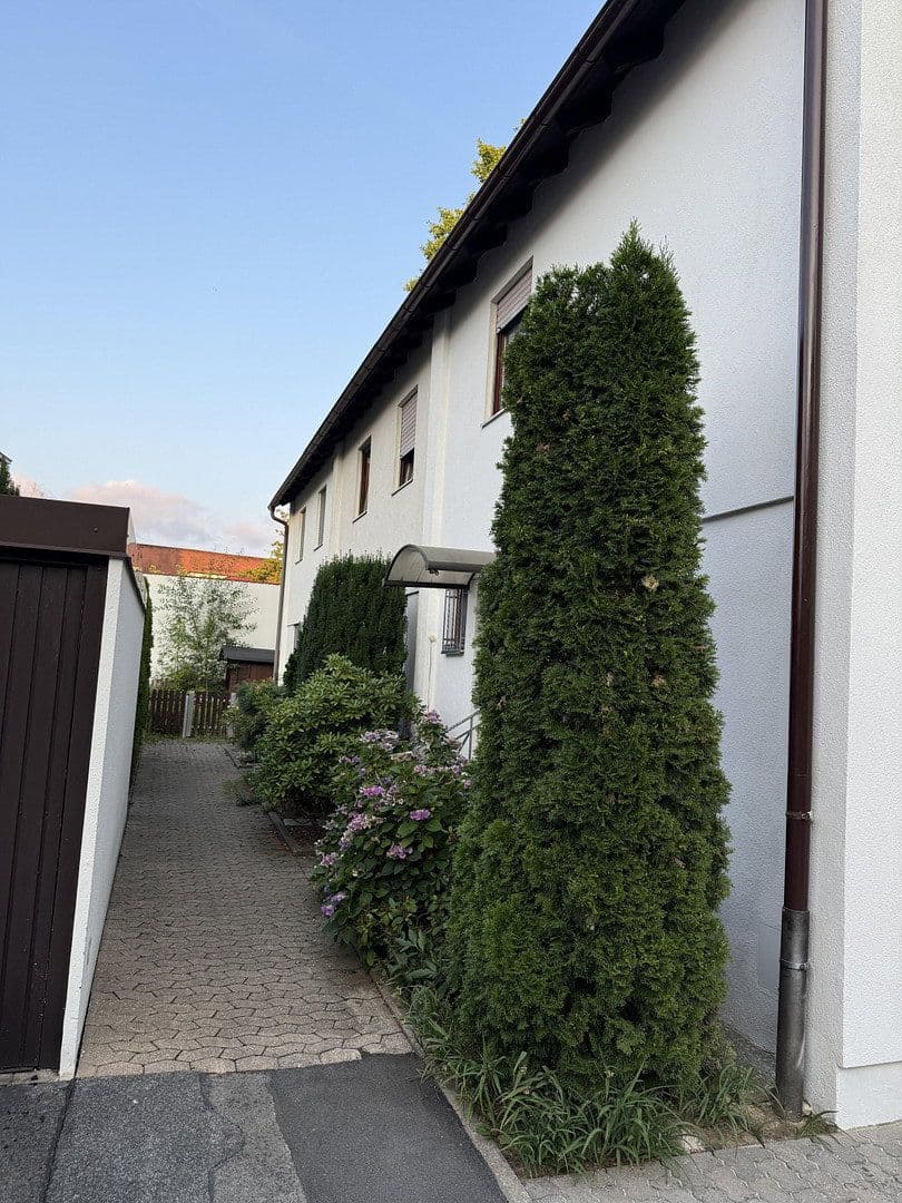 Predaj domu 141 m², pozemok 316 m², Schwabach, Bavorsko Predaj domu 141 m², pozemok 316 m², Schwabach, Bavorsko