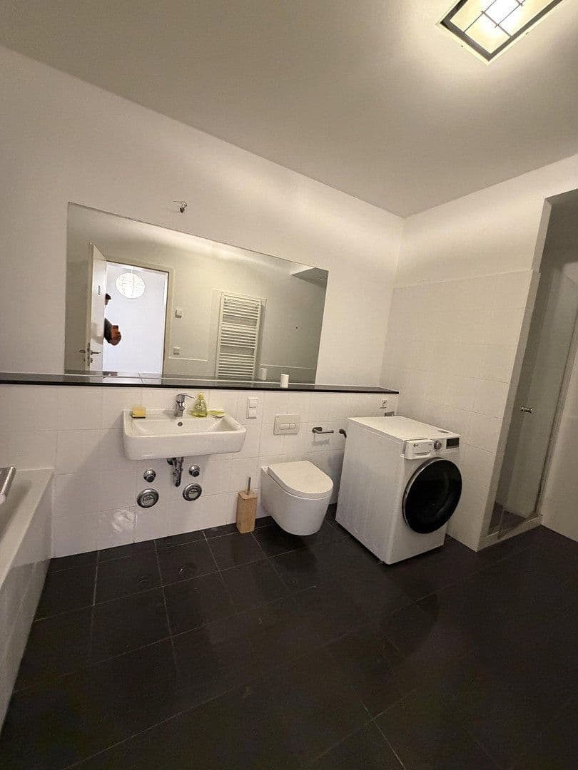 Prenájom bytu 2-izbový 82 m², Richard-Sorge-Str. 52, Berlin, Berlín Prenájom bytu 2-izbový 82 m², Richard-Sorge-Str. 52, Berlin, Berlín