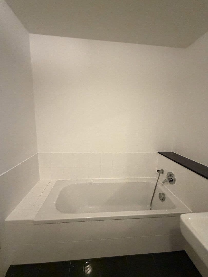 Prenájom bytu 2-izbový 82 m², Richard-Sorge-Str. 52, Berlin, Berlín Prenájom bytu 2-izbový 82 m², Richard-Sorge-Str. 52, Berlin, Berlín