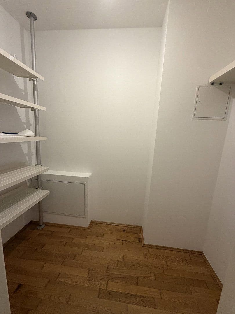 Prenájom bytu 2-izbový 82 m², Richard-Sorge-Str. 52, Berlin, Berlín Prenájom bytu 2-izbový 82 m², Richard-Sorge-Str. 52, Berlin, Berlín