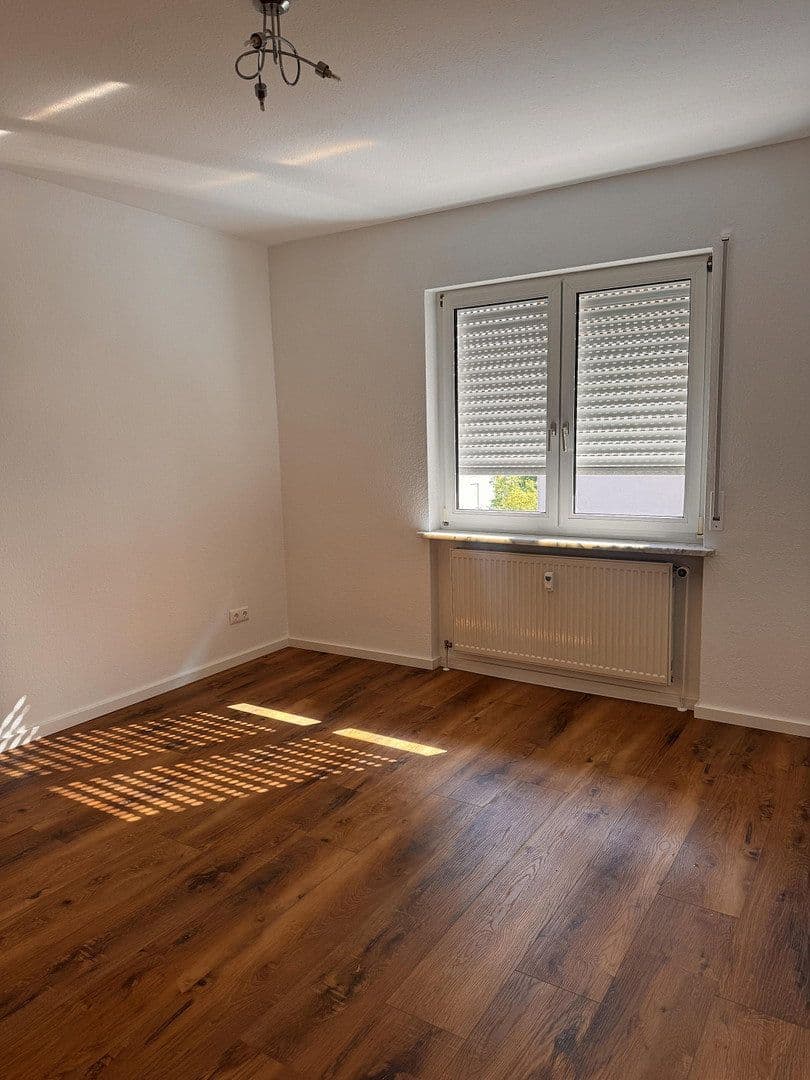 Prenájom bytu 2-izbový 70 m², Berliner Straße, Schwalbach am Taunus, Hesensko Prenájom bytu 2-izbový 70 m², Berliner Straße, Schwalbach am Taunus, Hesensko