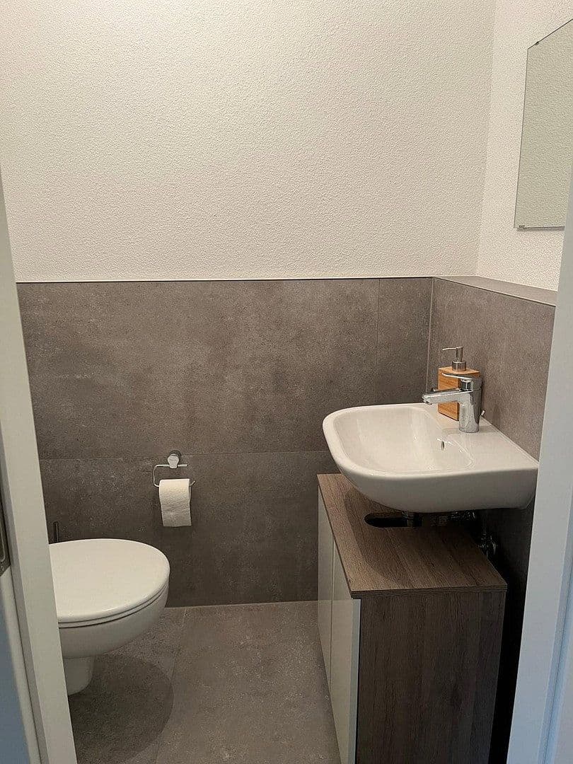 Prenájom bytu 3-izbový 89 m², Schopfheimerstr. 20, Lörrach, Bádensko-Wurttembersko Prenájom bytu 3-izbový 89 m², Schopfheimerstr. 20, Lörrach, Bádensko-Wurttembersko